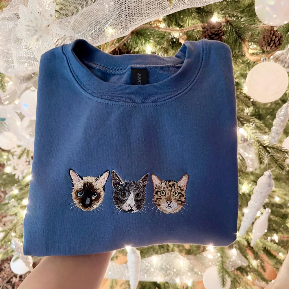 Christmas Pet Sweatshirt – Custom Dog Cat Portrait Embroidered Sweater, Personalized Holiday Gift, Xmas Gift for Pet Lovers